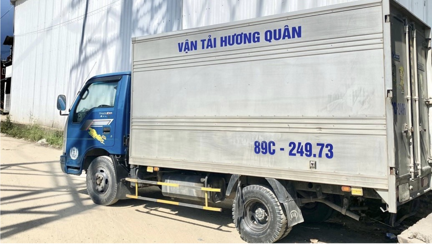 Xe tải nhỏ chở nhà Hà Nội