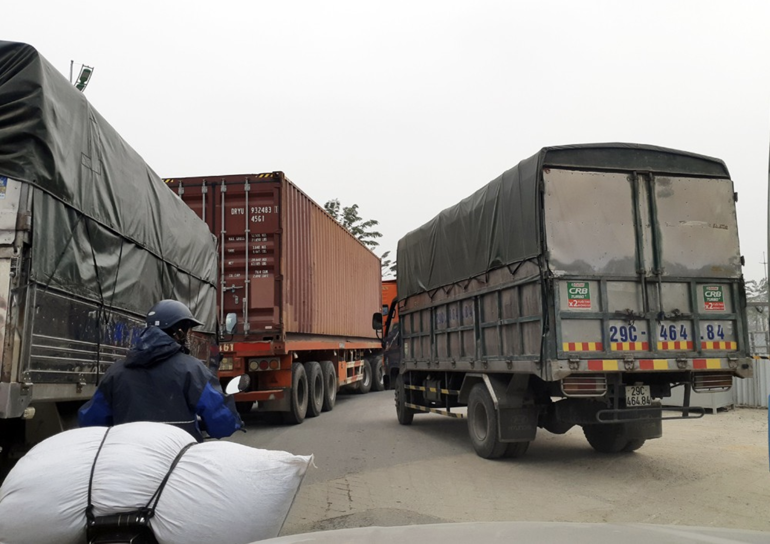 Tắc đường làm gián đoạn quá trình vận chuyển