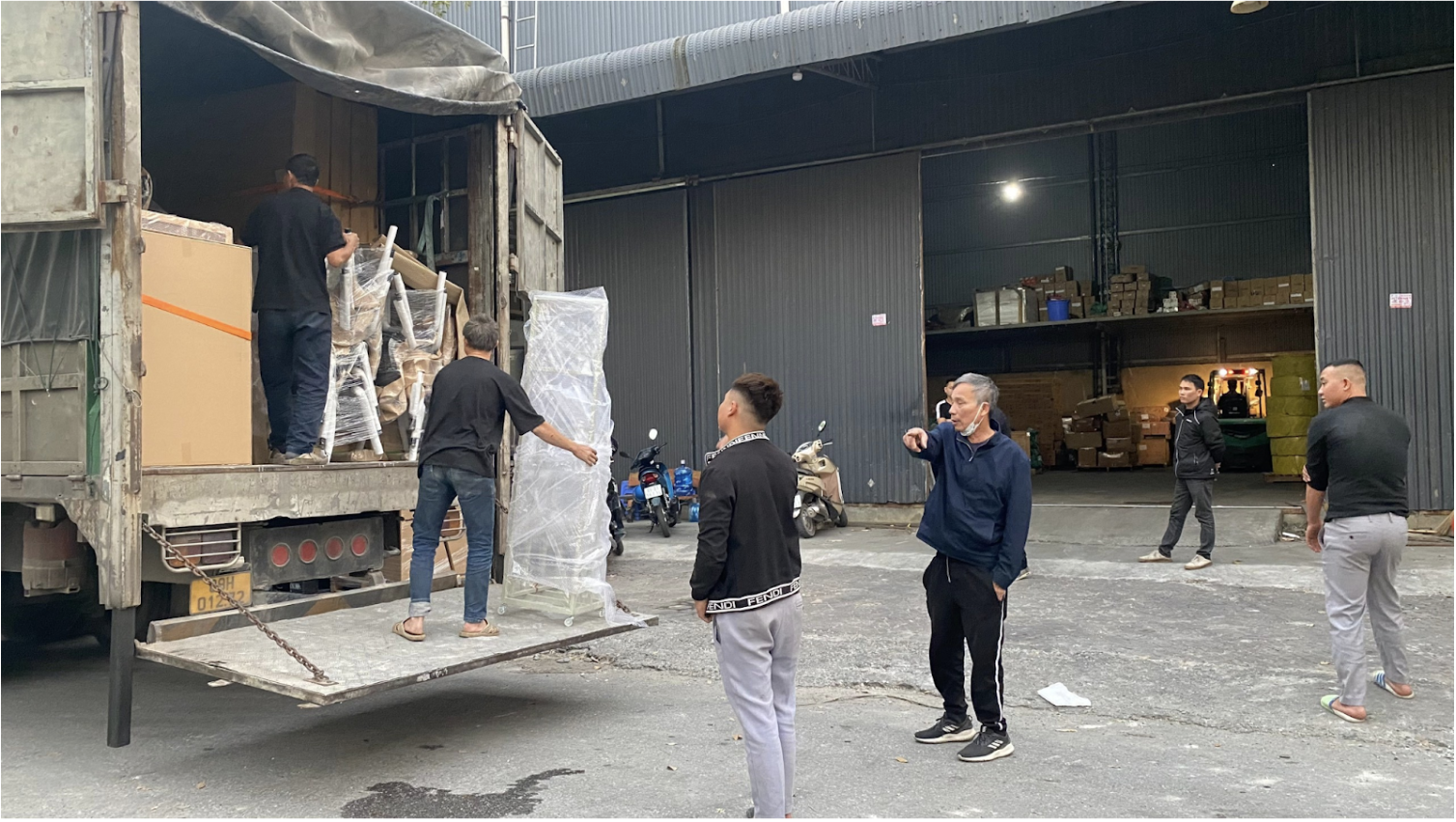 xe tải chuyển đồ của Hương Quân