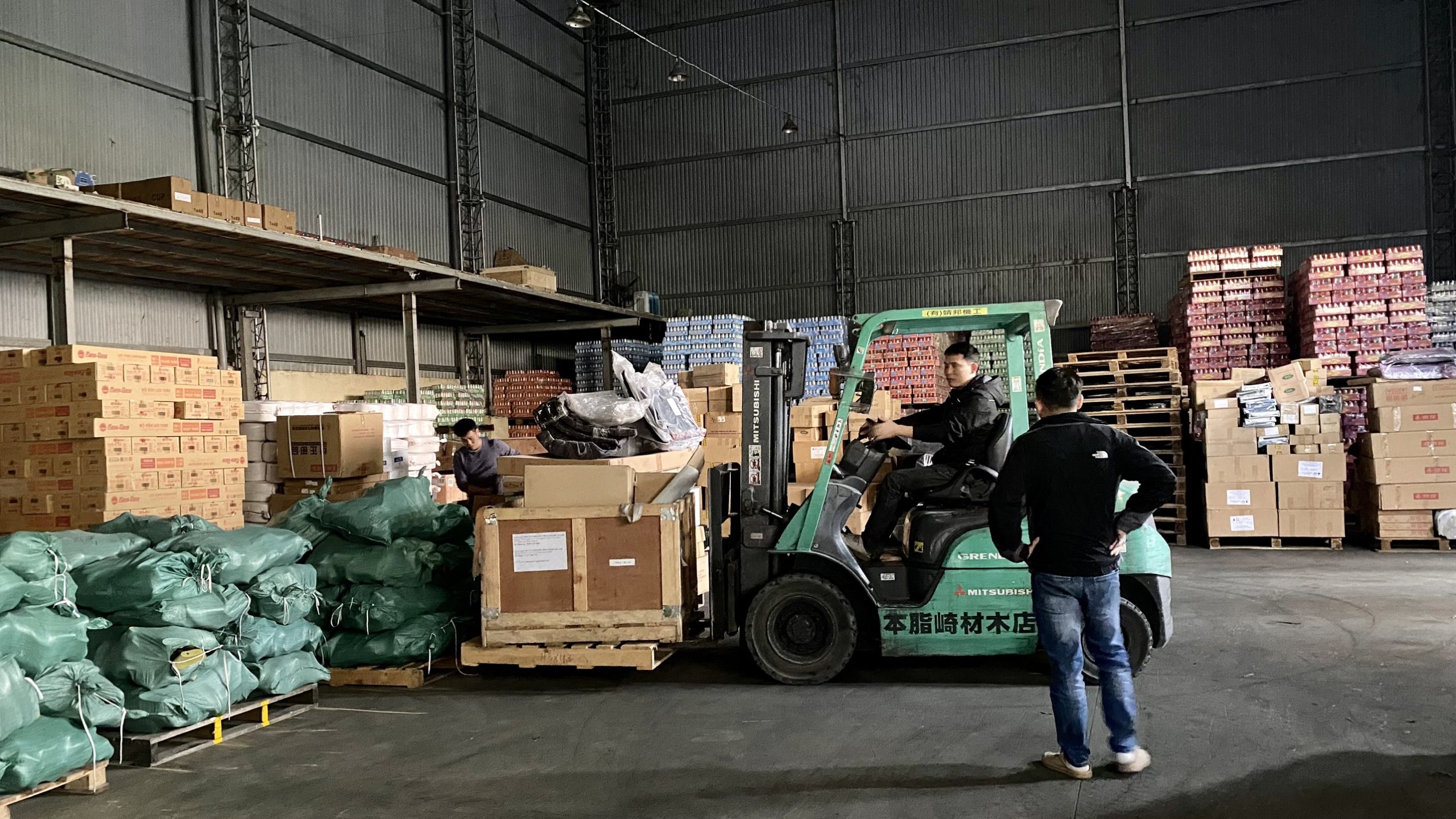 Dịch vụ bốc xếp bằng xe nâng - xe vận chuyển đồ Hà Nội