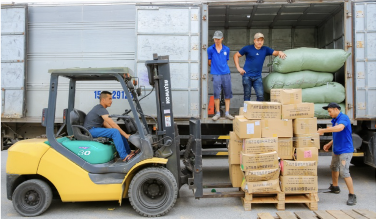 bốc xếp hàng bằng xe nâng - chành xe hà nội tphcm