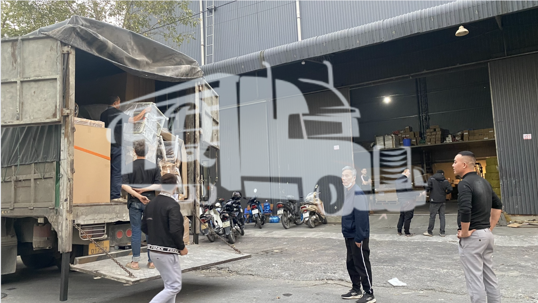 Xe tải nhận chở hàng nhanh và linh hoạt