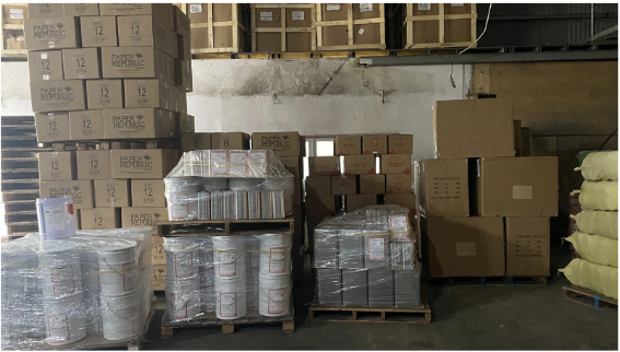 Hàng hoá được đóng kiện tại kho Hương Quân