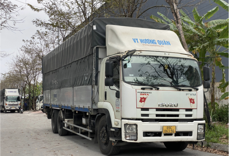 Xe tải vận chuyển hàng hóa Bắc Nam tại Hương Quân Logistics