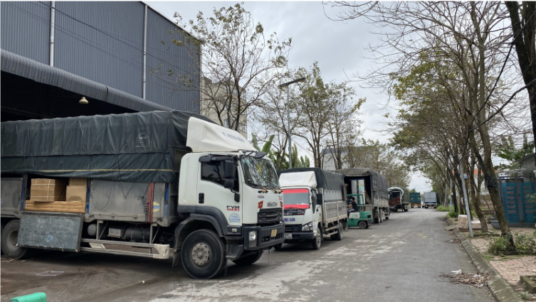 Hệ thống xe tải đa dạng phục vụ vận chuyển hàng công nghiệp Bắc Nam tại Hương Quân