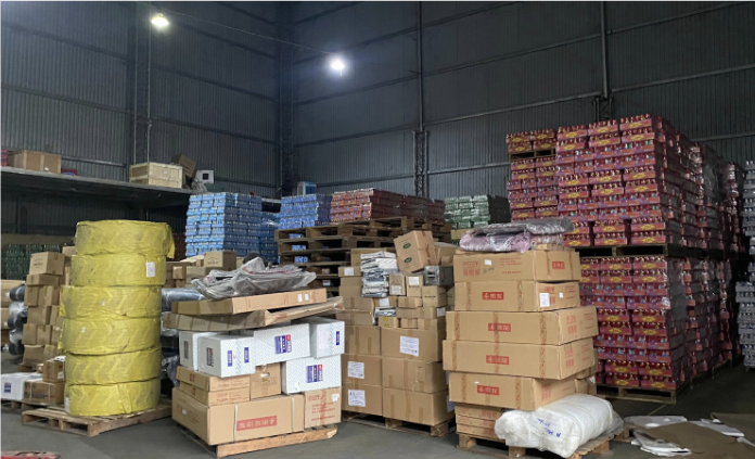 Đa dạng hàng hóa tại kho Hương Quân