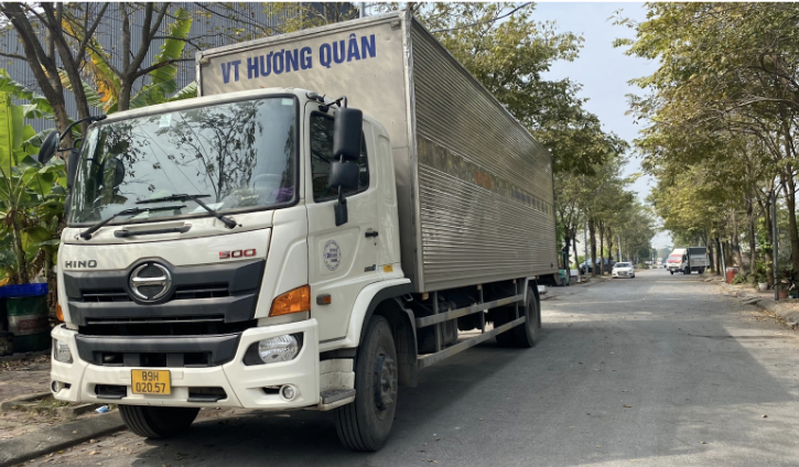 xe 8 tấn Hương Quân Logistics