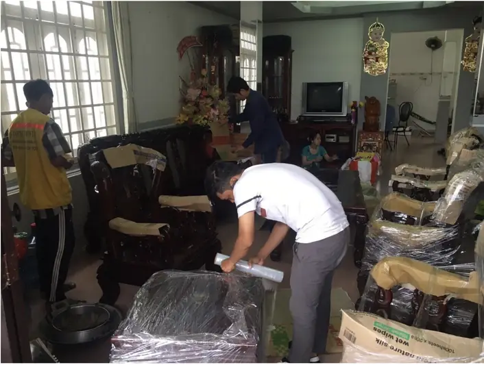 Đồ đạc được bọc lót trước khi chuyển nhà