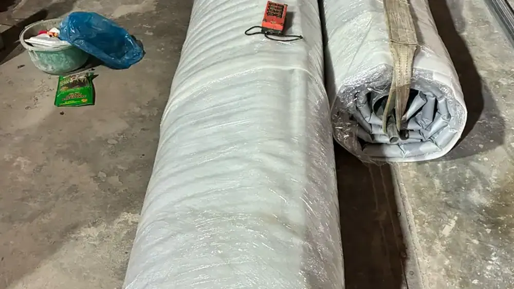 Các kiện hàng được tập kết tại khu vực kho