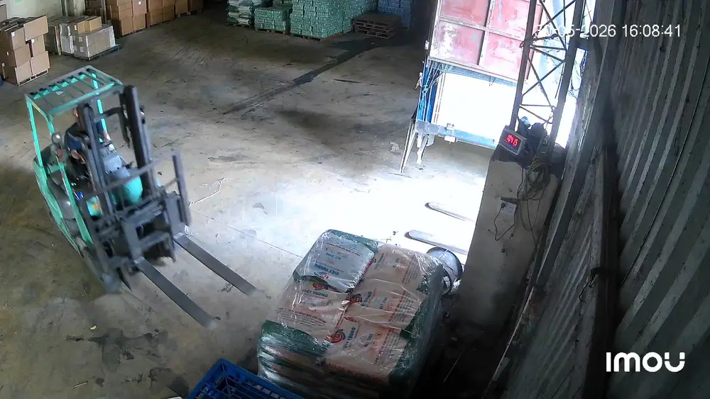 Thùng hàng bị rách lúc giao nhận