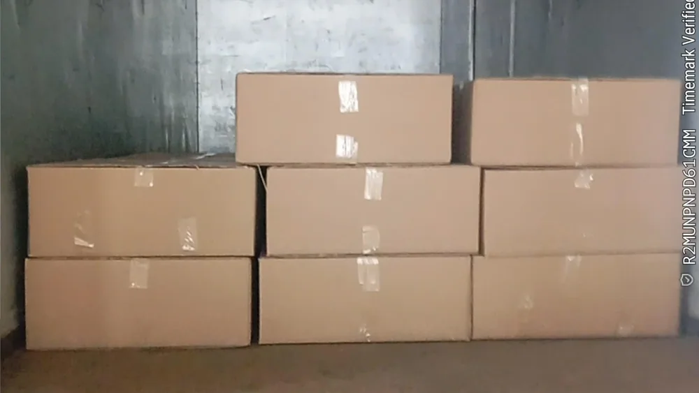 Các kiện hàng được tập kết tại khu vực kho