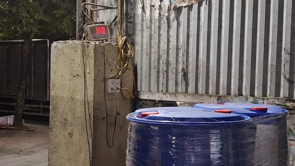Các kiện hàng được tập kết tại khu vực kho