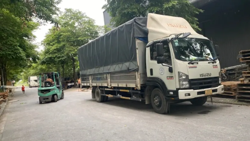 Hương Quân Logistics cung cấp dịch vụ hỗ trợ khách hàng liên tục, đảm bảo giải đáp mọi thắc mắc liên quan đến tình trạng đơn hàng (ảnh: Hương Quân Logistics)