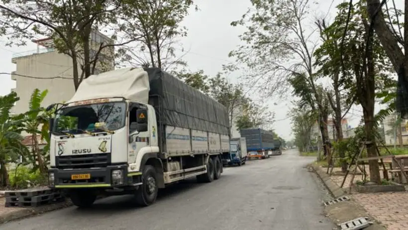 Xe tải HQT trong quy trình vận chuyển hàng đi Hà Nam