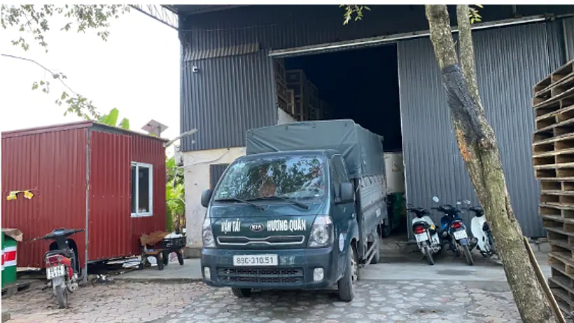 Đảm bảo thời gian giao nhận: Chiến lược tập trung vào việc duy trì thời gian giao nhận ổn định, đảm bảo đối tác và khách hàng nhận hàng đúng theo kế hoạch. Chọn lựa phương tiện vận chuyển phù hợp: Lựa chọn kỹ thuật vận chuyển, từ đường sắt đến đường bộ, dựa trên tính chất và khối lượng hàng hóa, nhằm đảm bảo sự linh hoạt trong vận chuyển và hiệu suất tối ưu.