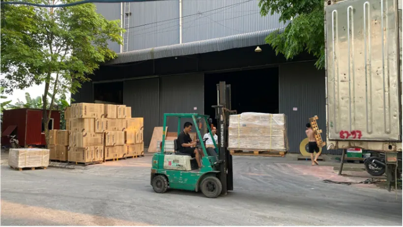Đội ngũ nhân viên chuyên nghiệp tại Hương Quân