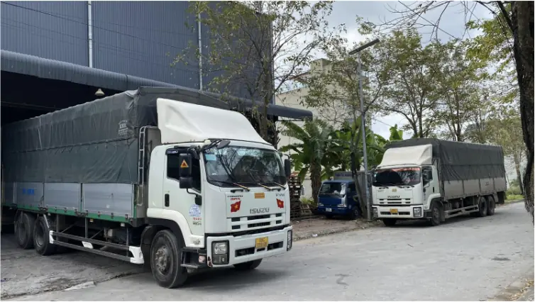 Chuẩn bị hàng thuê xe nguyên chuyến Hà Nội Sài Gòn