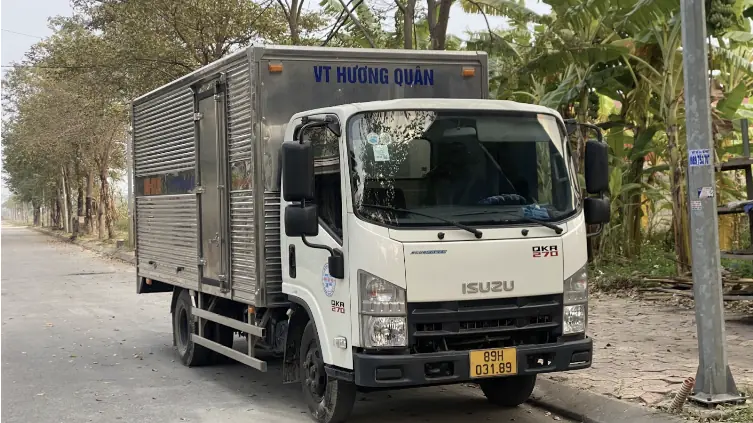 Xe tải thùng kín dùng để vận chuyển hàng Bắc Nam
