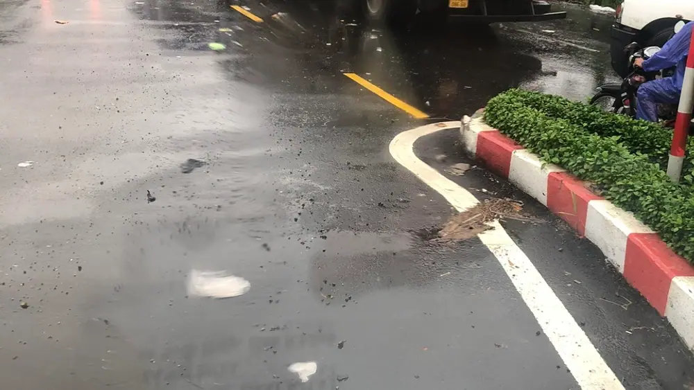 Đường vào khu vực giao nhận hàng