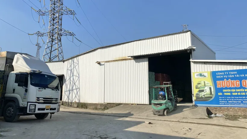 Hoạt động khai thác và vận chuyển hàng hóa tại kho