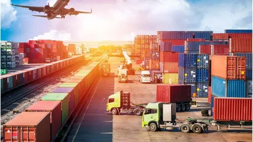 Xe tải tại khu vực khai thác container