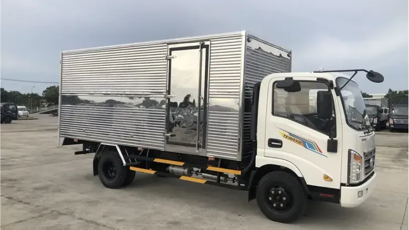 Xe tải thùng phục vụ vận chuyển hàng hóa
