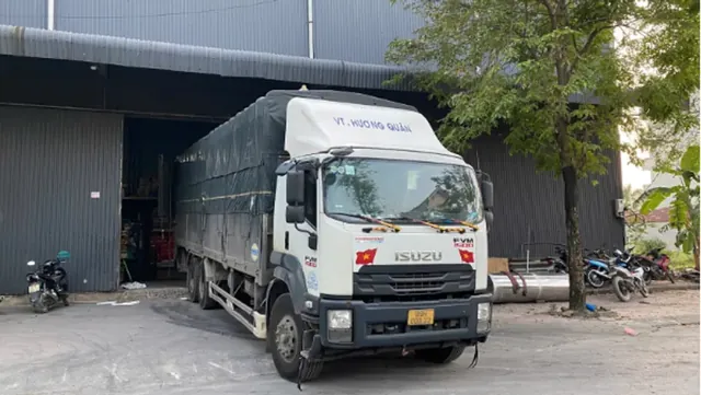 Xe tải Hương Quân tại kho
